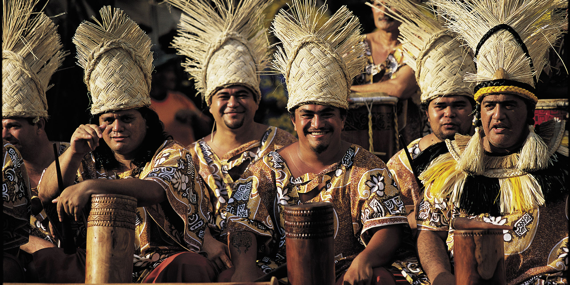 mannen met trommels | cultuur frans polynesie