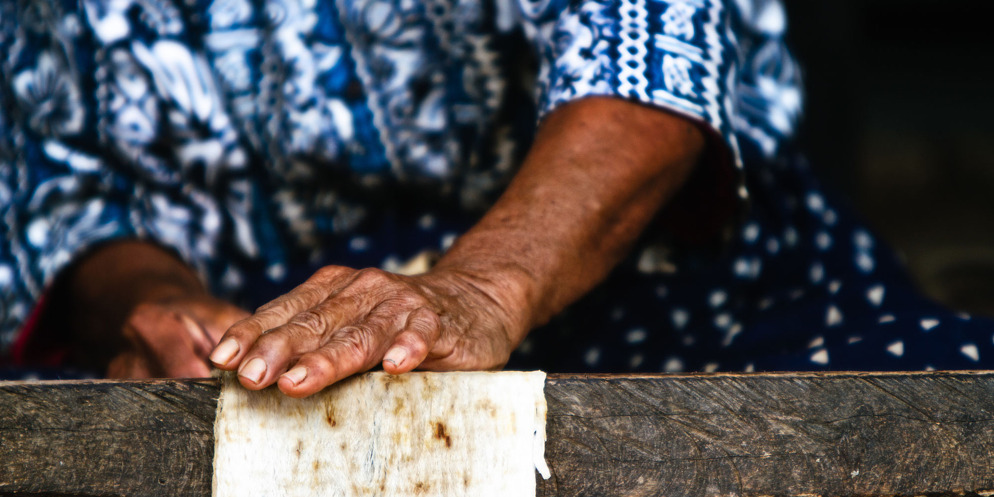 Tapa maken in Tonga | vakantie Tonga